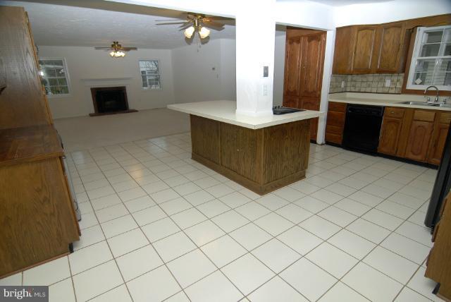 8711 Granite Lane Laurel, MD 20708 - Photo 23 of 30 Kitchen