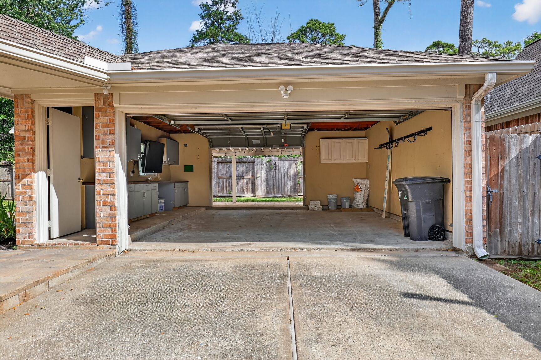3614 Cedar Glen Lane Spring, TX 77388 - Photo 23 of 25 Garage