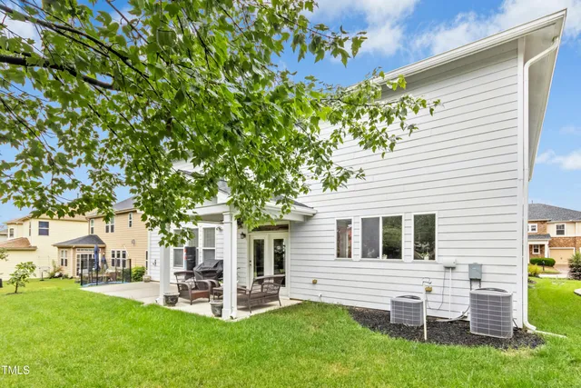a view of a house with a backyard