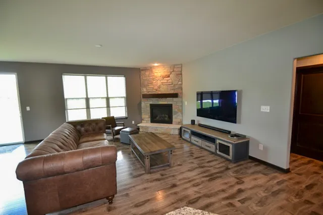 $649,800 | 3558 Howell Oaks Drive, Waukesha, WI 53188