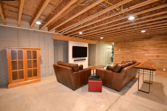 $649,800 | 3558 Howell Oaks Drive, Waukesha, WI 53188