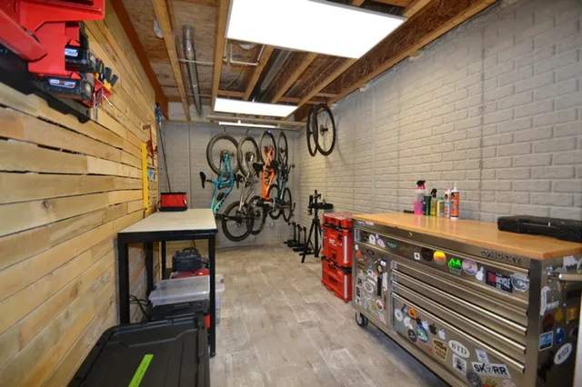 $649,800 | 3558 Howell Oaks Drive, Waukesha, WI 53188