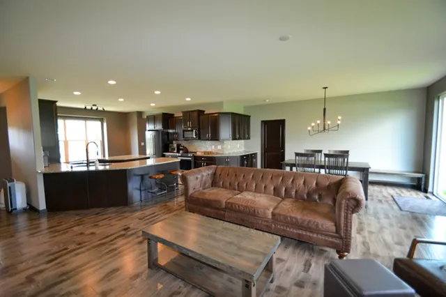 $649,800 | 3558 Howell Oaks Drive, Waukesha, WI 53188