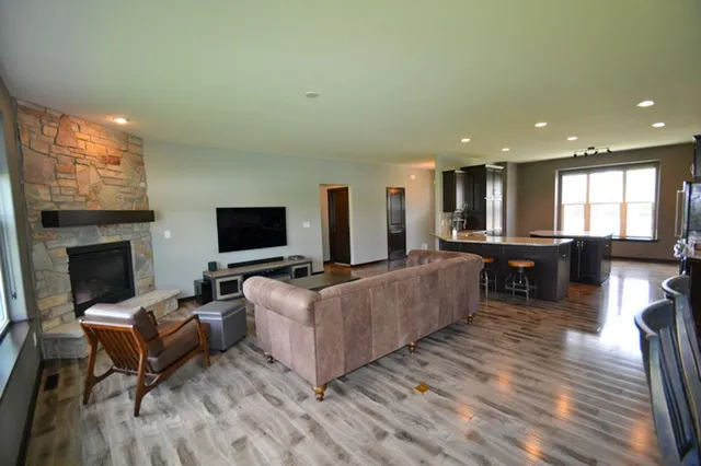 $649,800 | 3558 Howell Oaks Drive, Waukesha, WI 53188