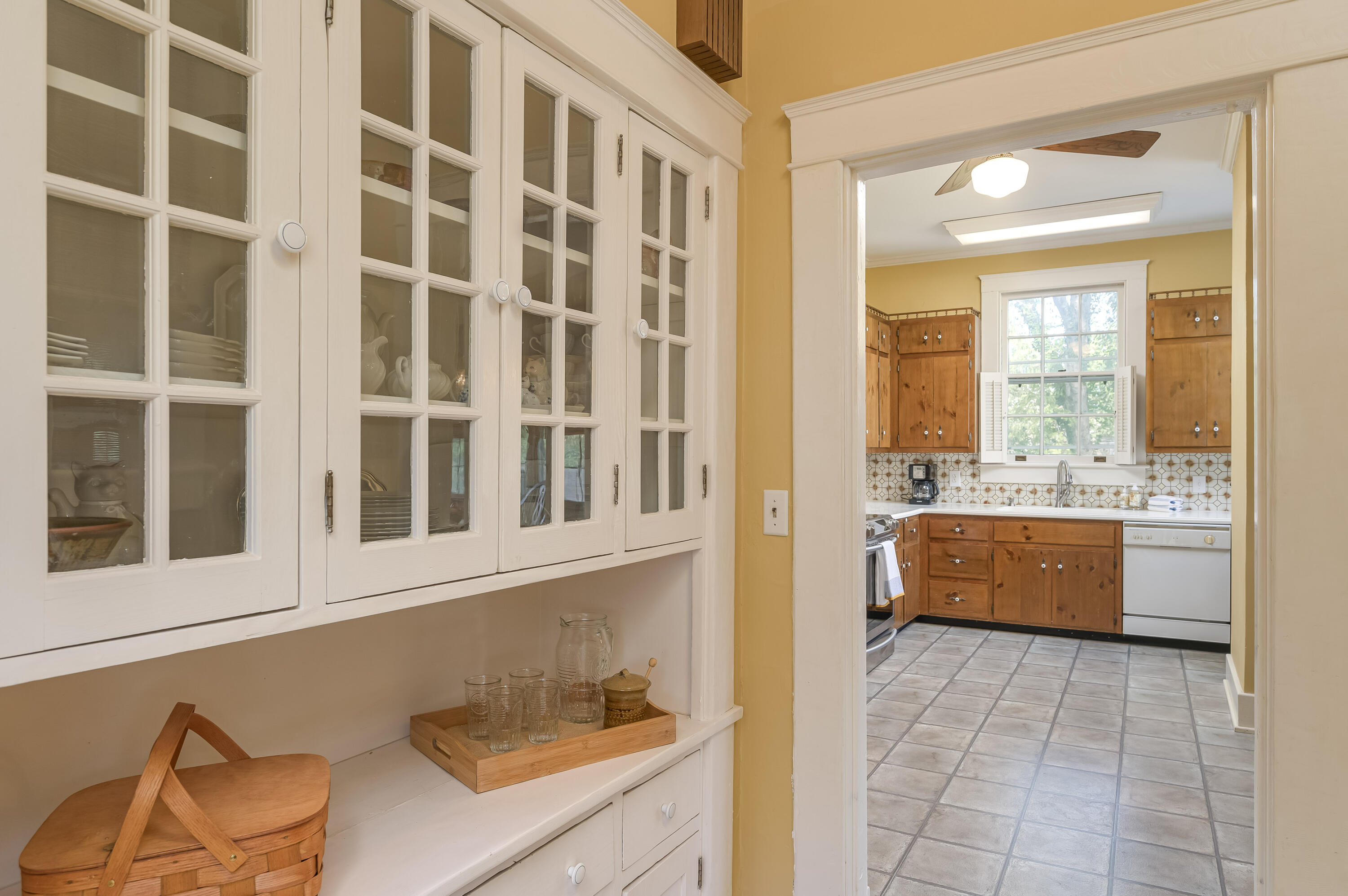 724-726 Dallas Road Chattanooga, TN 37405 - Photo 20 of 46 PANTRY
