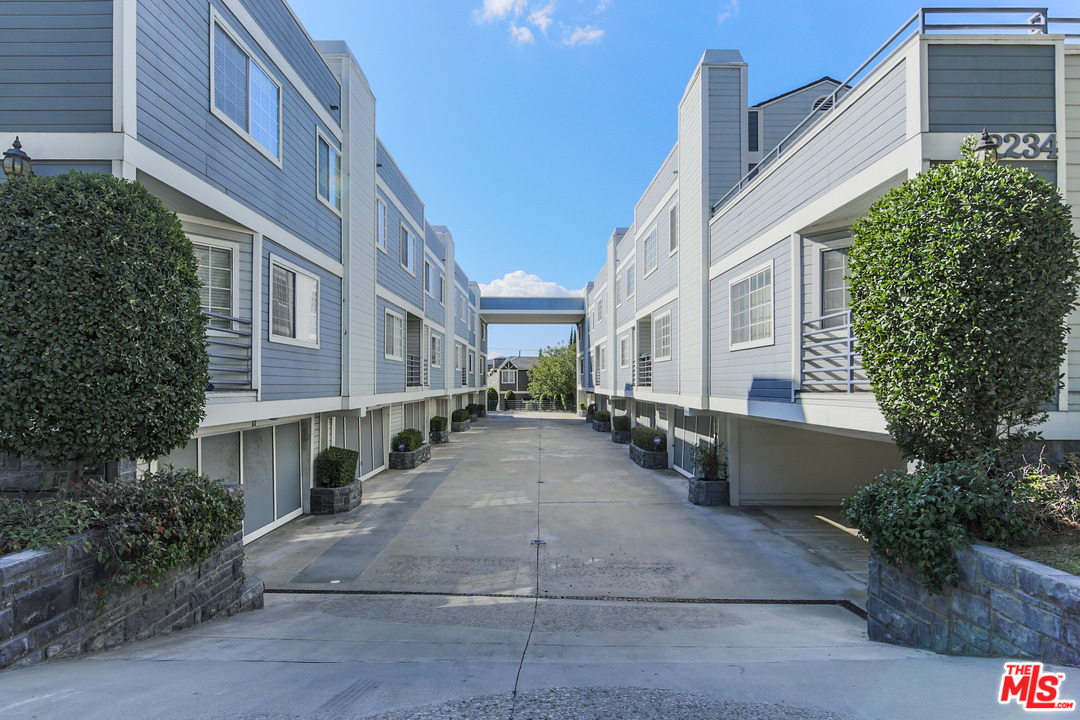2234 Del Mar Road, Unit 9 Montrose, CA 91020 - Photo 1 of 25