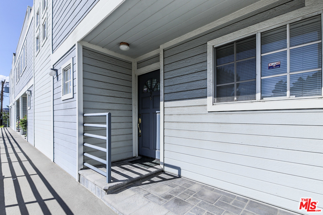 2234 Del Mar Road, Unit 9 Montrose, CA 91020 - Photo 3 of 25