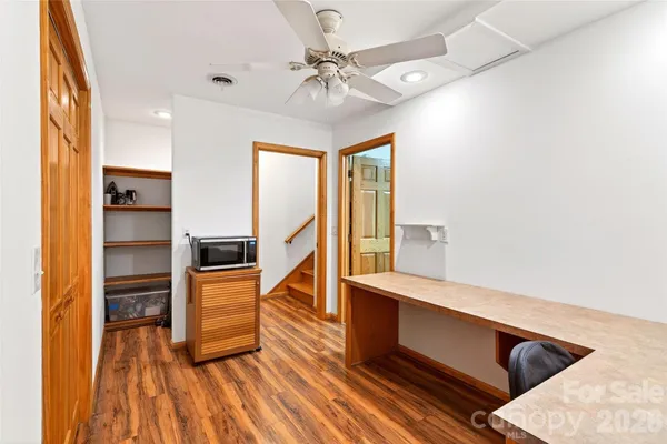 a view of entryway and kitchen