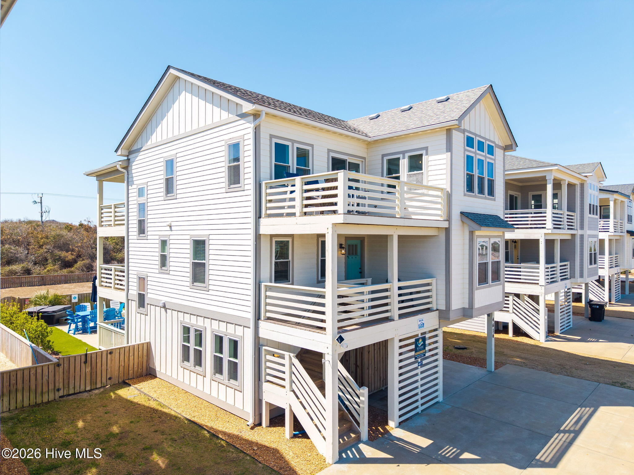 4616 Lindbergh Avenue Kitty Hawk, NC 27949 - Photo 2 of 78 Left side of Home