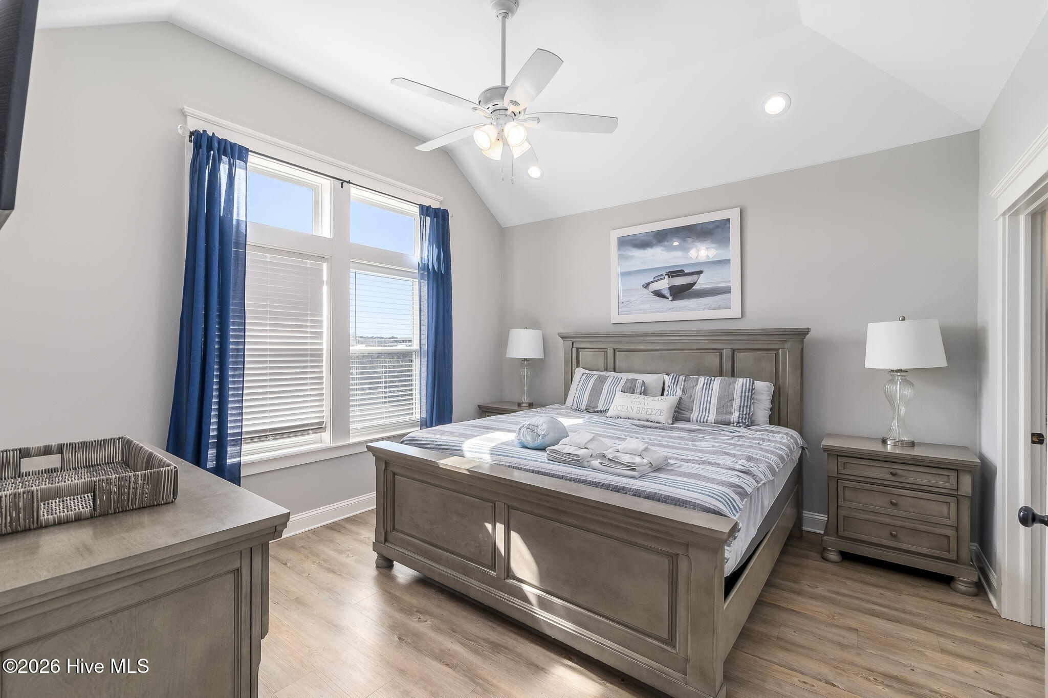 4616 Lindbergh Avenue Kitty Hawk, NC 27949 - Photo 31 of 78 Top Floor Bedroom