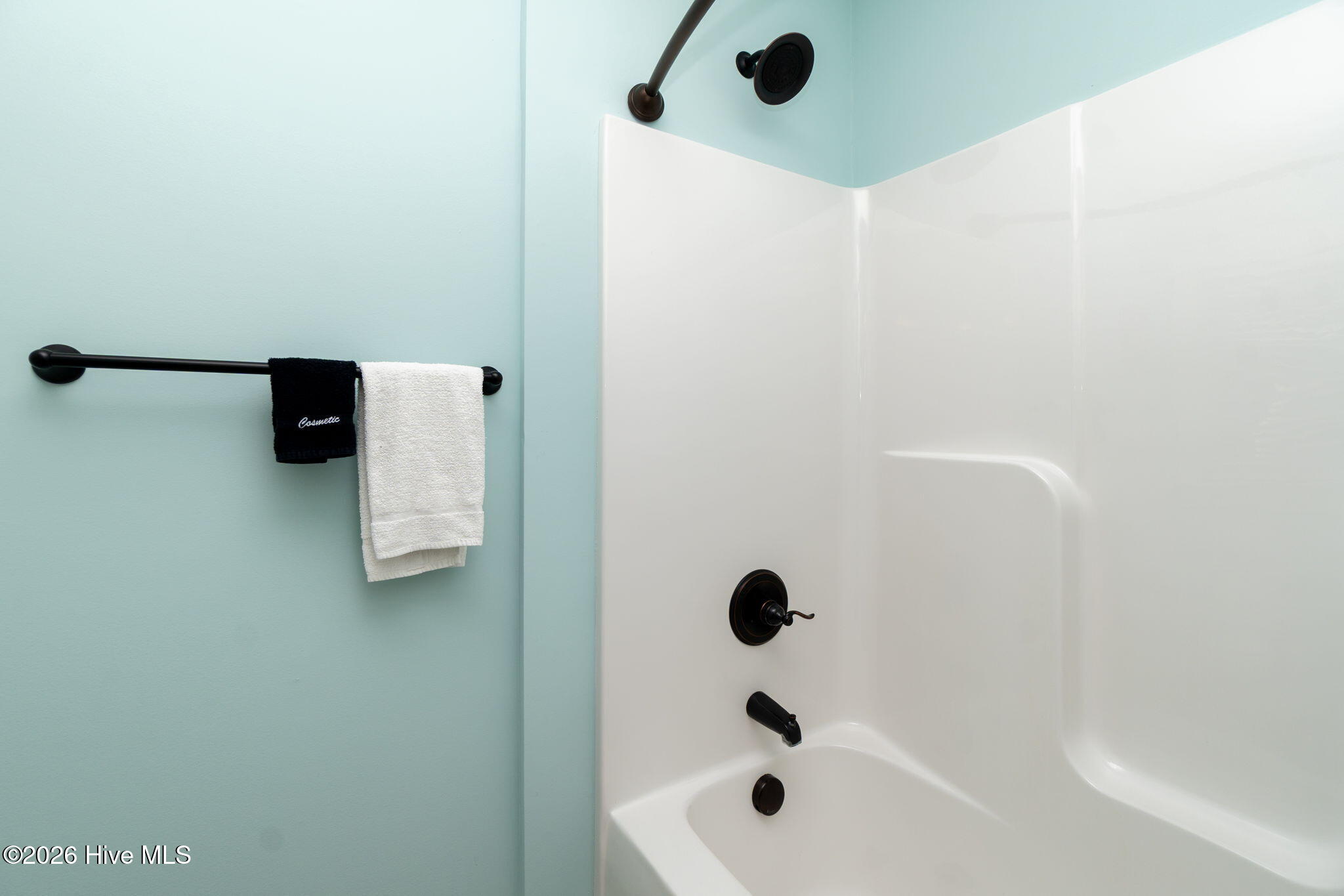 4616 Lindbergh Avenue Kitty Hawk, NC 27949 - Photo 32 of 78 Second floor ensuite