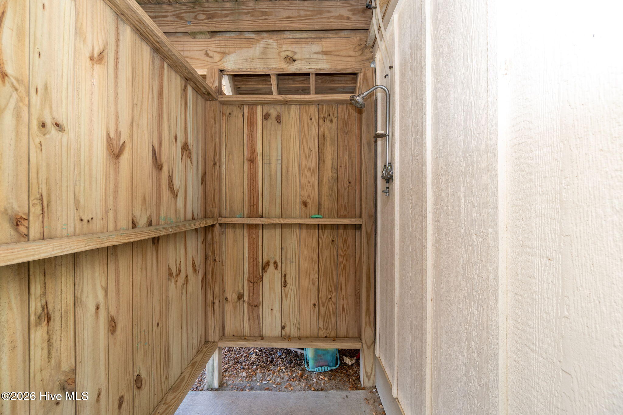 4616 Lindbergh Avenue Kitty Hawk, NC 27949 - Photo 43 of 78 Outside shower