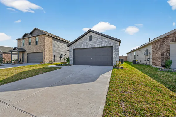 $1,200 | 10814 Red Orchid Drive, Houston, TX 77016