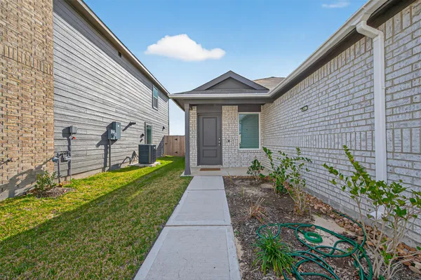 $1,200 | 10814 Red Orchid Drive, Houston, TX 77016