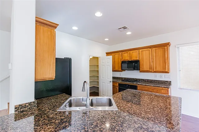 $2,270 | 9527 Knopfler Lane, Las Vegas, NV 89148