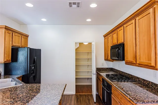 $2,270 | 9527 Knopfler Lane, Las Vegas, NV 89148