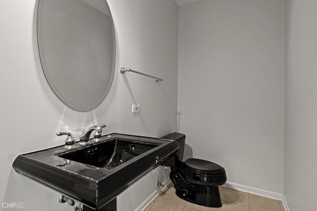 $1,045,000 | 1437 South Prairie Avenue, Unit J, Chicago, IL 60605