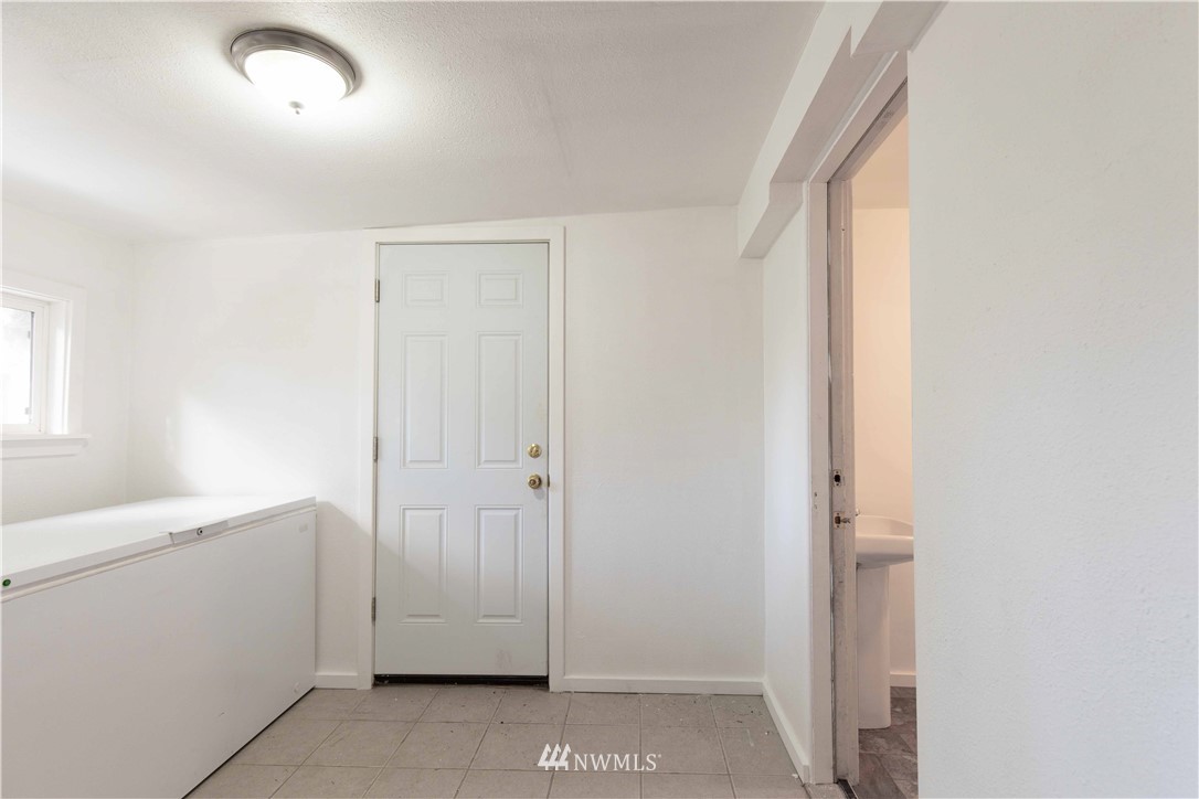 1313 Southwest 116th Street Burien, WA 98146 - Photo 12 of 20 Gallery Image 12