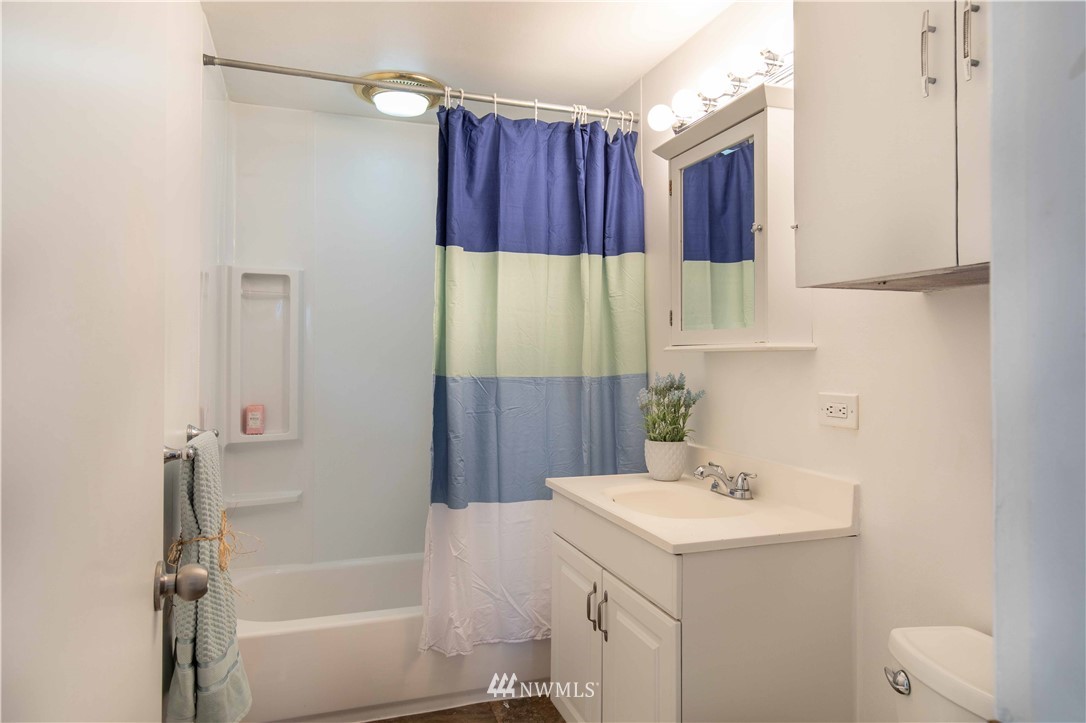 1313 Southwest 116th Street Burien, WA 98146 - Photo 14 of 20 Gallery Image 14