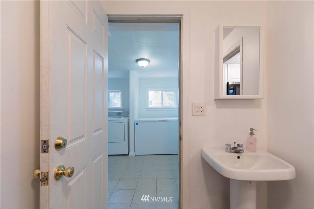 1313 Southwest 116th Street Burien, WA 98146 - Photo 10 of 20 Gallery Image 10