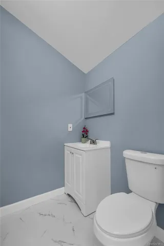 $789,000 | 585 Elwood Road, East Northport, NY 11731