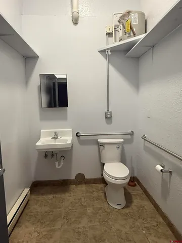 $2,500 | 210 East Main Street, Montrose, CO 81401