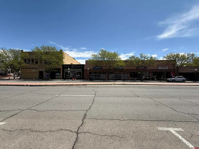 $2,500 | 210 East Main Street, Montrose, CO 81401