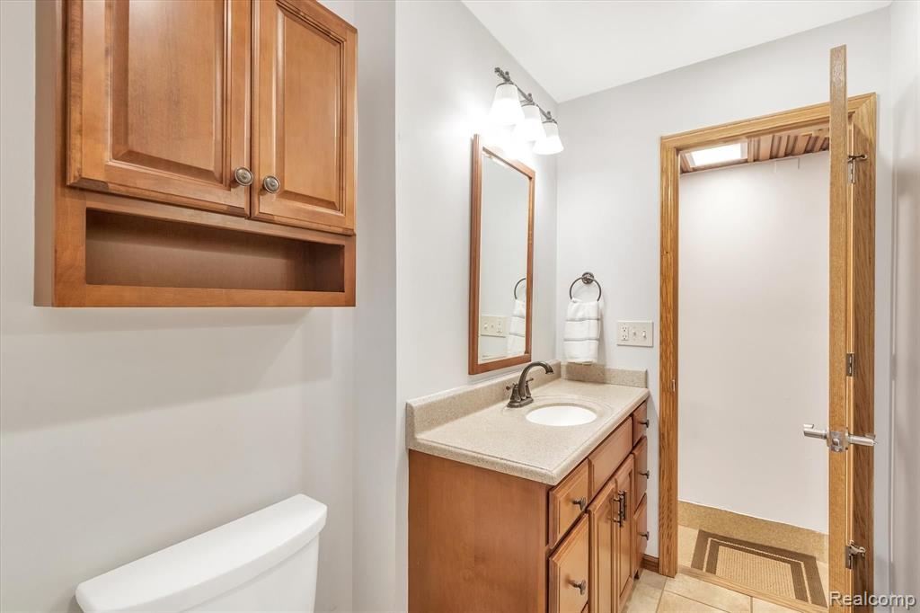 28366 Rollcrest Road Farmington Hills, MI 48334 - Photo 30 of 53