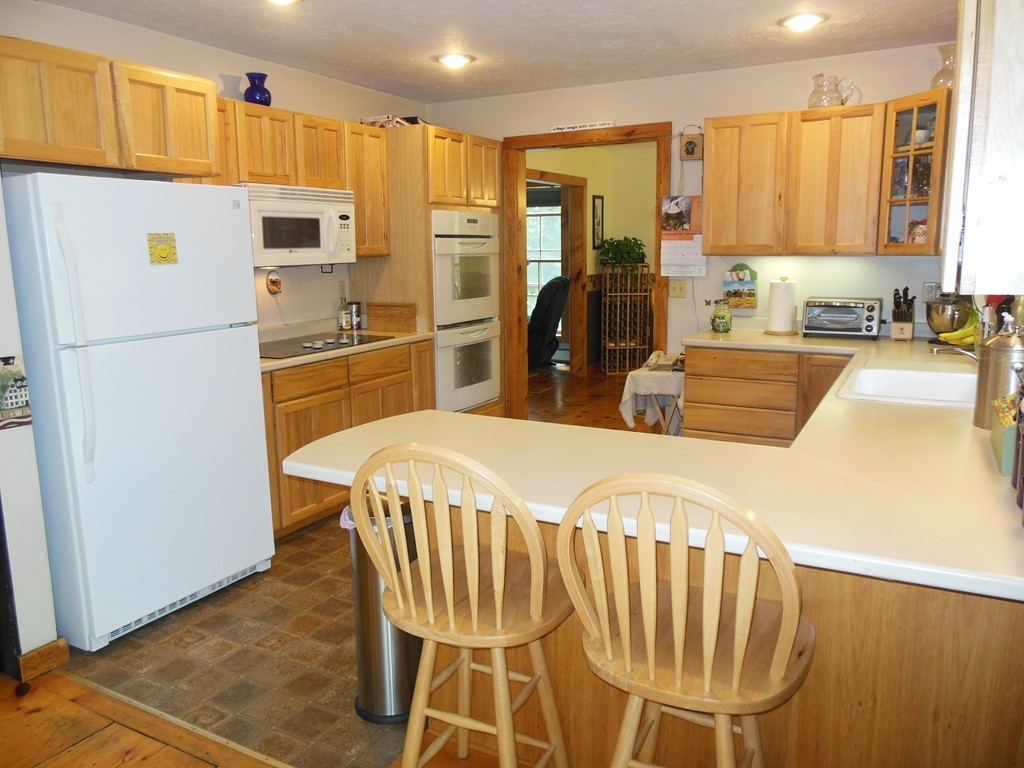 38 Fish Road Dudley, MA 01571 - Photo 4 of 30 Gallery Image 4