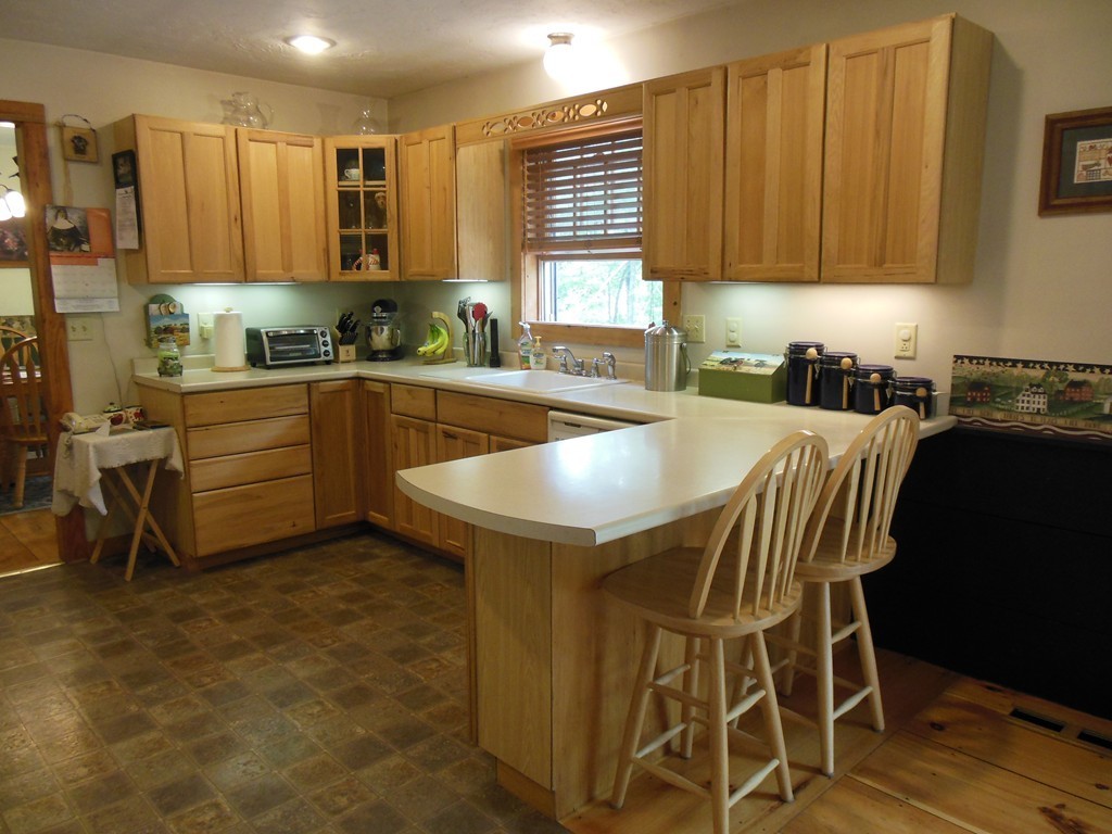 38 Fish Road Dudley, MA 01571 - Photo 5 of 30 Gallery Image 5