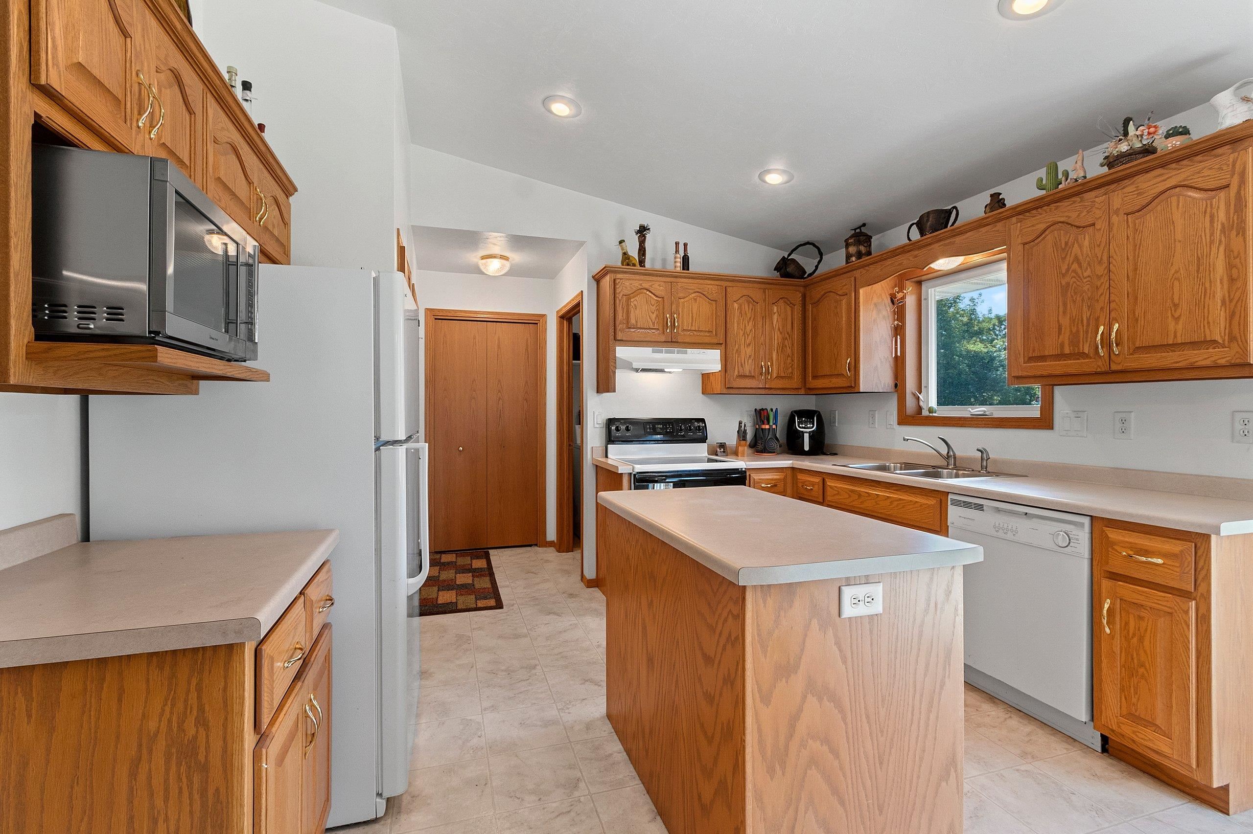 2570 Gemini Road Green Bay, WI 54311 - Photo 11 of 31 Gallery Image 11
