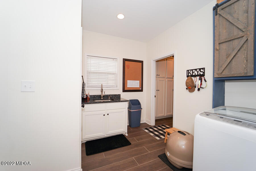 5281 Purple Road Byron, GA 31008 - Photo 11 of 42 a bathroom with a sink a toilet and mirror