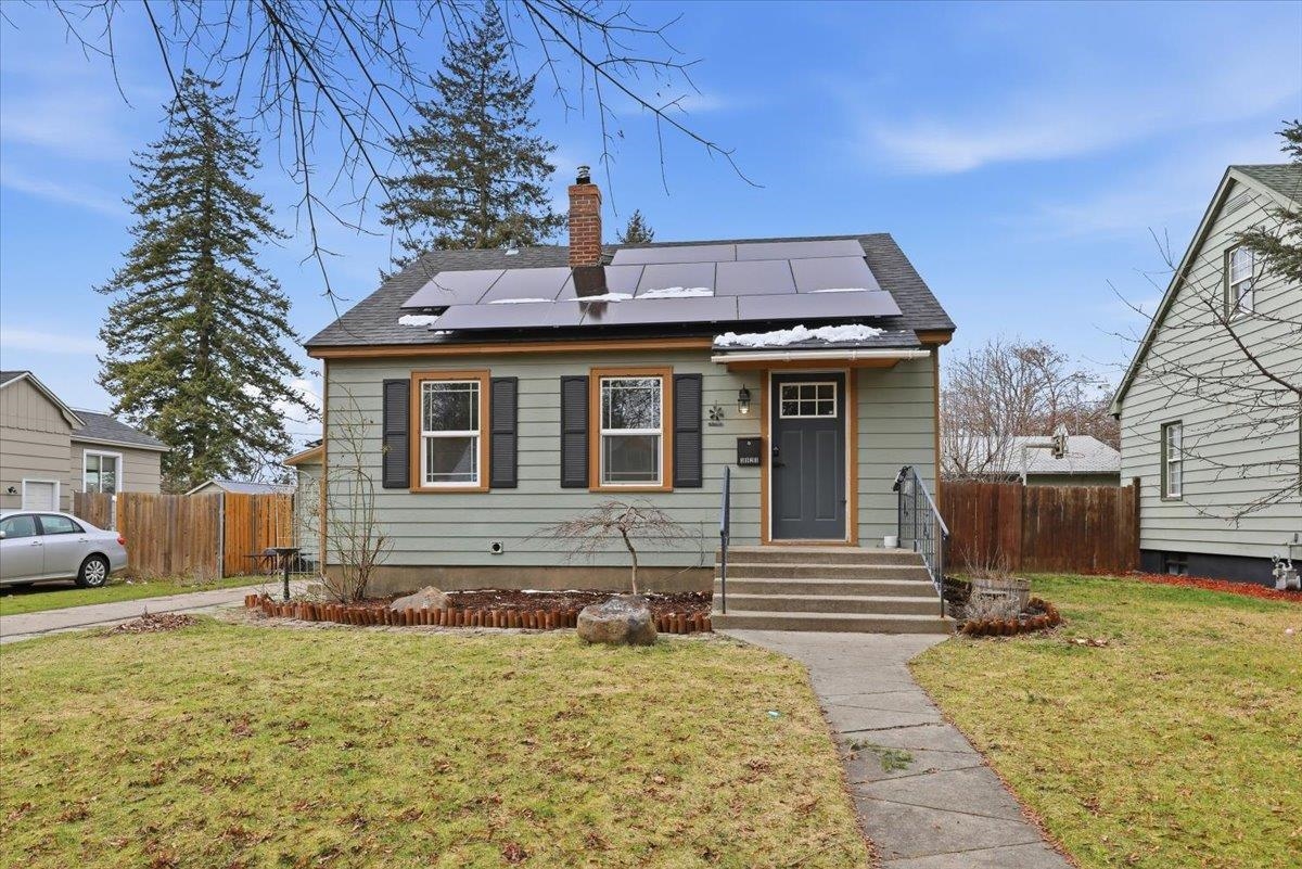 3923 North Hawthorne Street Spokane, WA 99205 - Photo 1 of 32