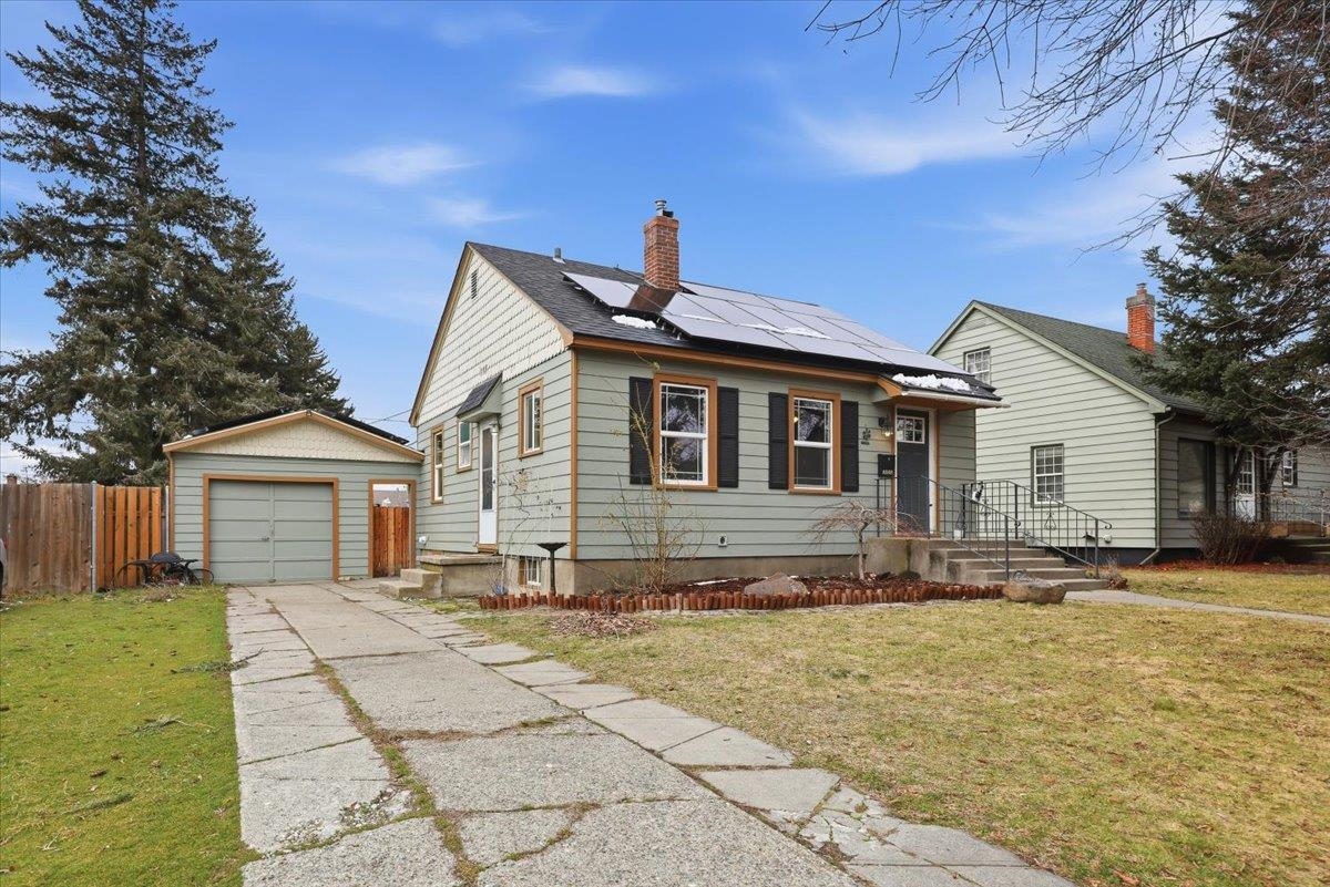 3923 North Hawthorne Street Spokane, WA 99205 - Photo 2 of 32