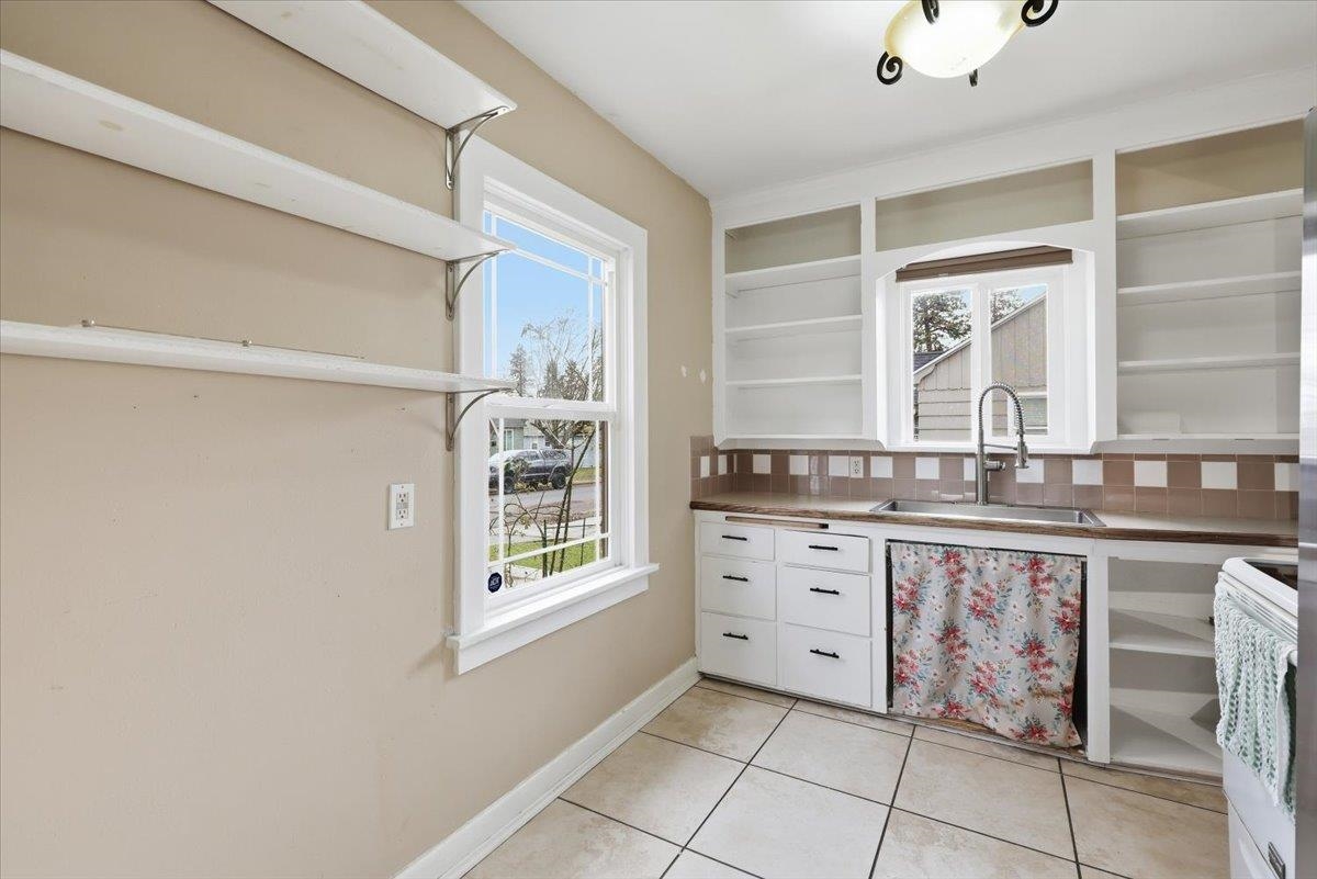3923 North Hawthorne Street Spokane, WA 99205 - Photo 8 of 32