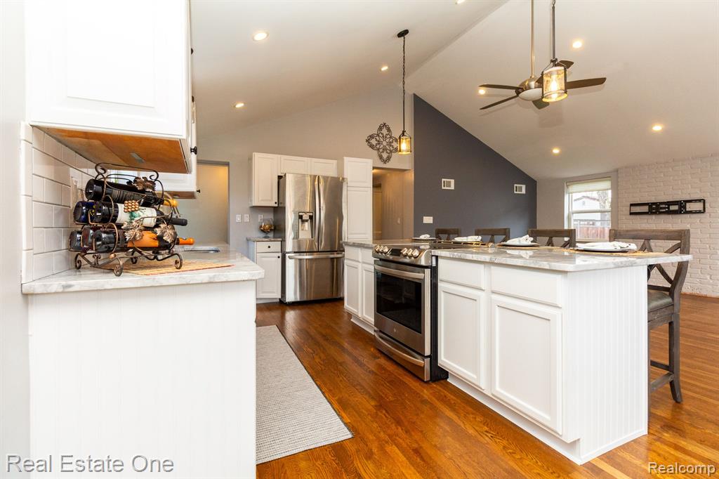 1433 Courtland Boulevard Rochester Hills, MI 48307 - Photo 11 of 35