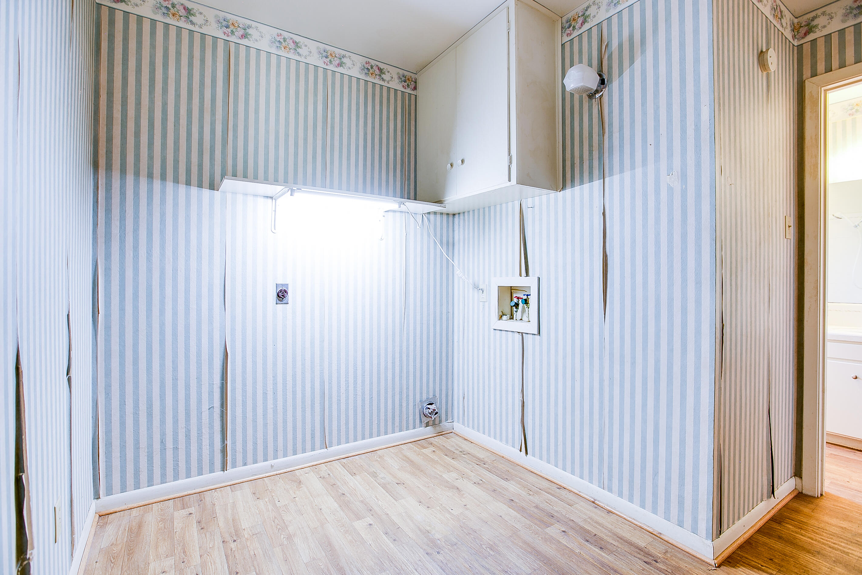 702 South State Street Bronte, TX 76933 - Photo 21 of 41 Utility Room