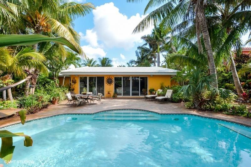 366 Northeast 3rd Street Boca Raton, FL 33432 - Photo 1 of 26 GORGEOUS POOL