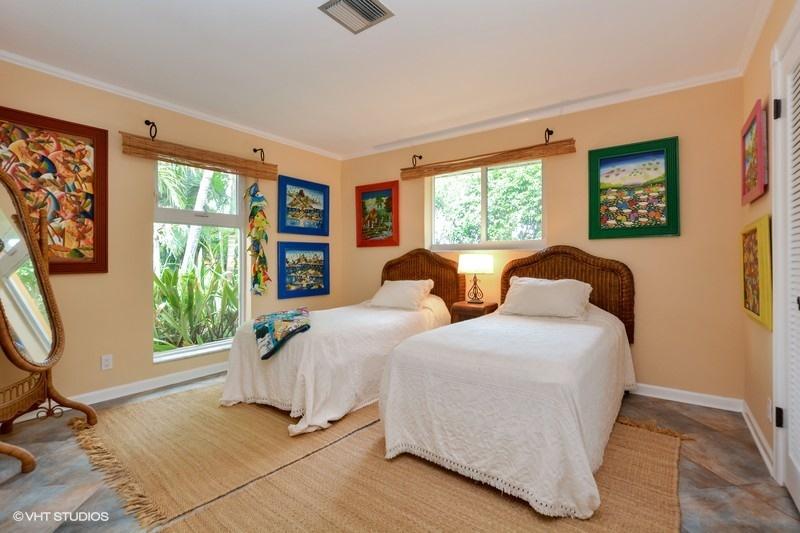 366 Northeast 3rd Street Boca Raton, FL 33432 - Photo 18 of 26 SPACIOUS GUEST ROOM
