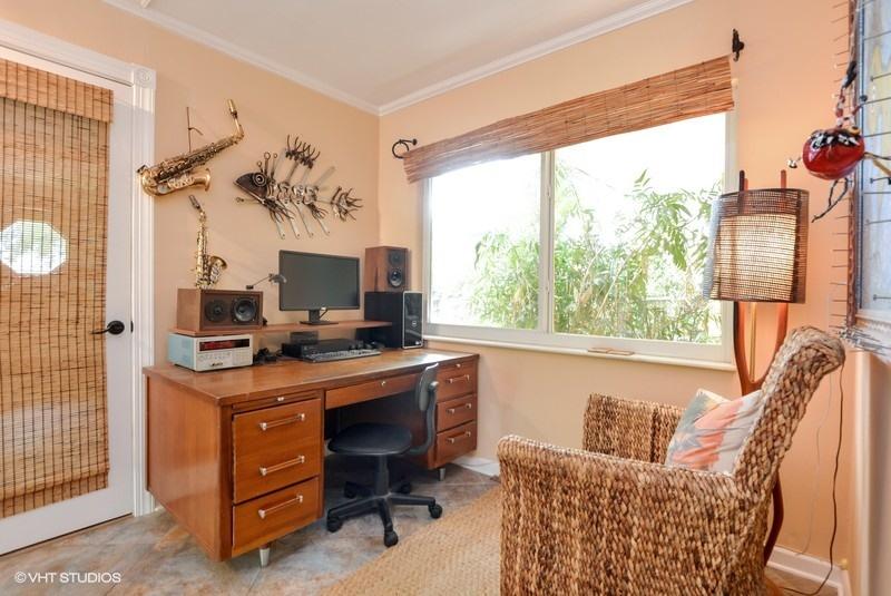 366 Northeast 3rd Street Boca Raton, FL 33432 - Photo 20 of 26 DESK SPACE