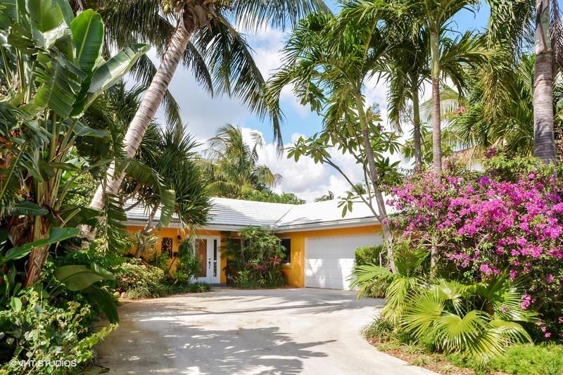366 Northeast 3rd Street Boca Raton, FL 33432 - Photo 2 of 26 BEAUTIFUL GARDENS