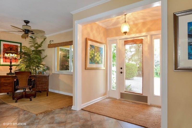 366 Northeast 3rd Street Boca Raton, FL 33432 - Photo 6 of 26 FOYER ENTRANCE