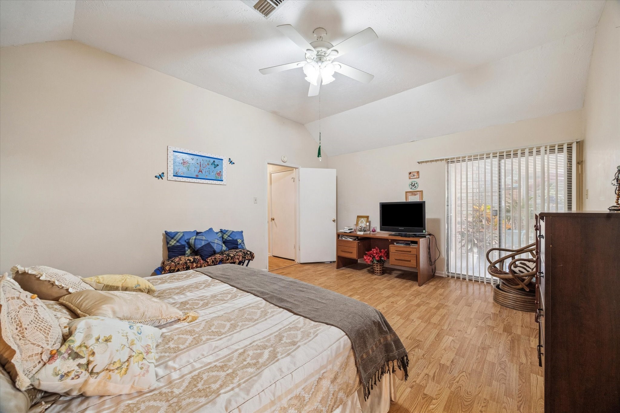 15427 Rio Plaza Drive Houston, TX 77083 - Photo 10 of 16