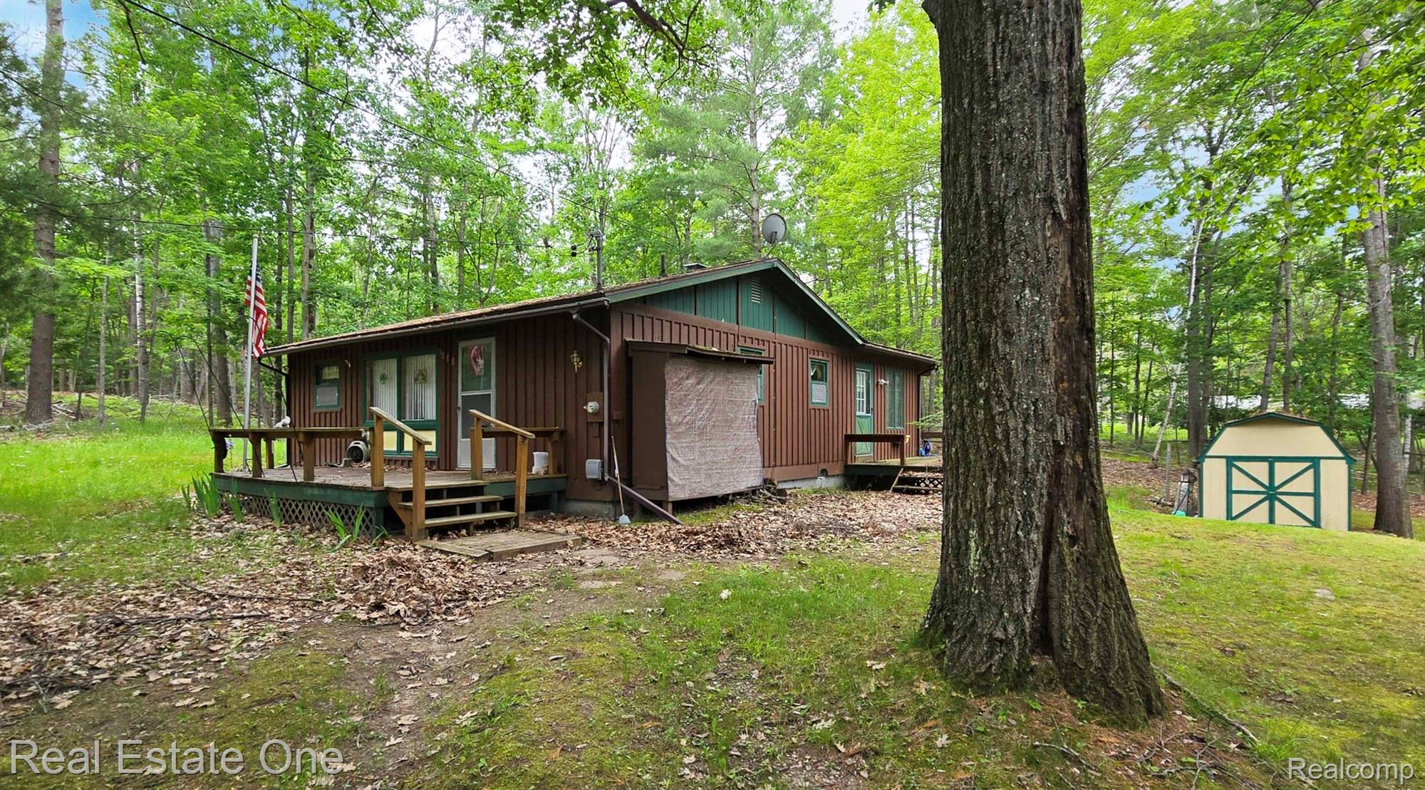4233 Pheasant Road Lincoln, MI 48742 - Photo 2 of 19 Front Deck
