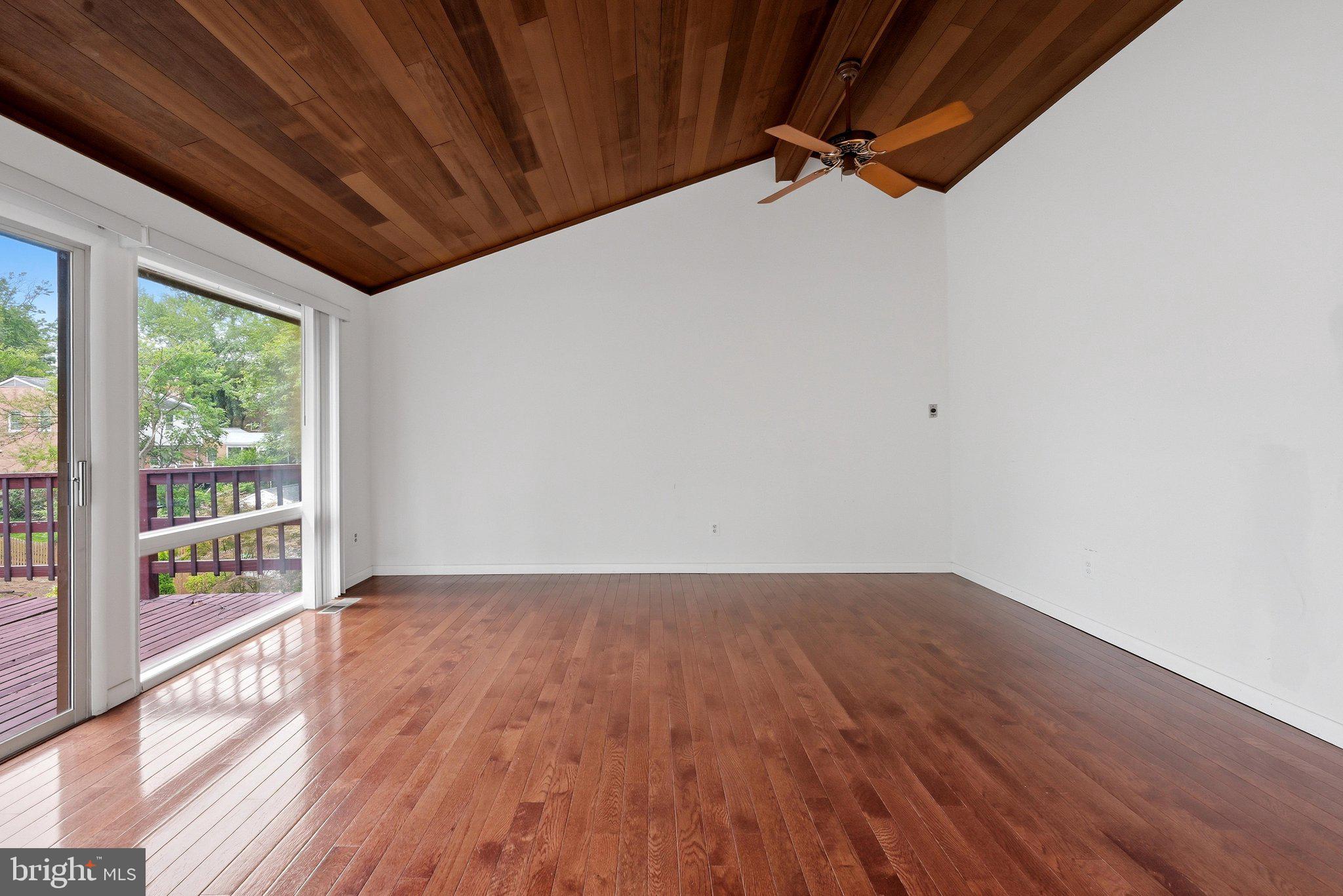 8811 Burbank Road Annandale, VA 22003 - Photo 19 of 53 Living Room