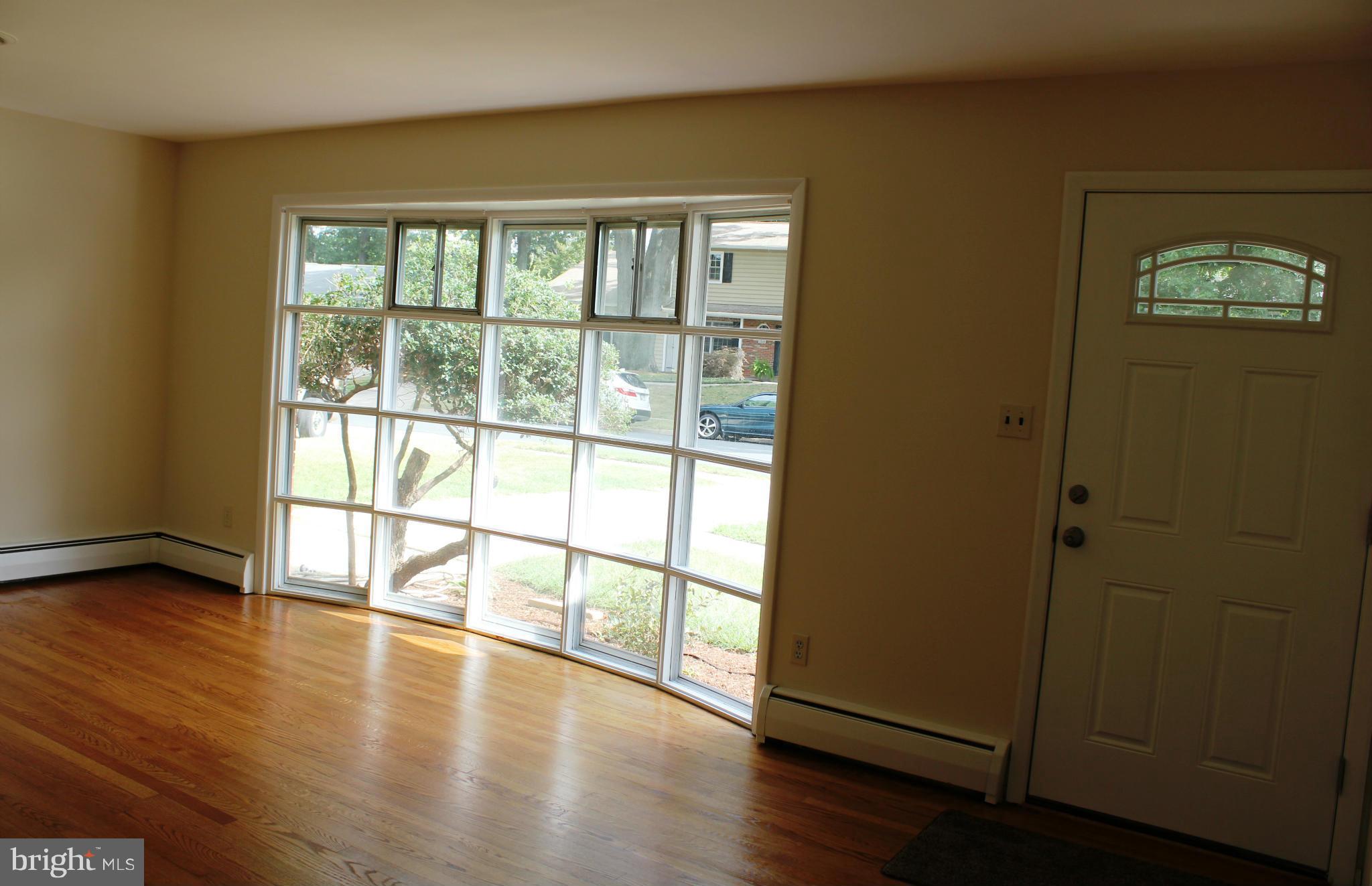 1215 Hillcrest Road Odenton, MD 21113 - Photo 5 of 30 Living Room