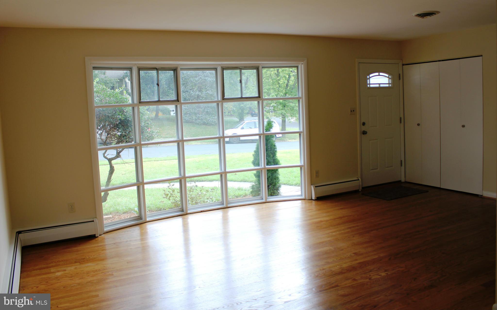 1215 Hillcrest Road Odenton, MD 21113 - Photo 6 of 30 Living Room