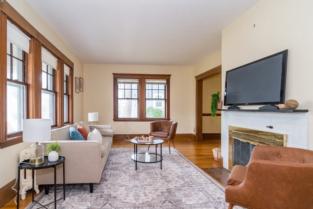 1090 Greendale Avenue Needham, MA 02492 - Photo 4 of 23