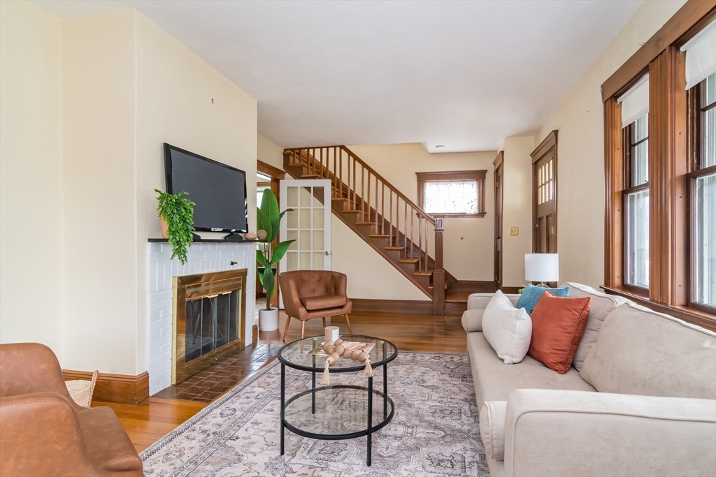 1090 Greendale Avenue Needham, MA 02492 - Photo 5 of 23