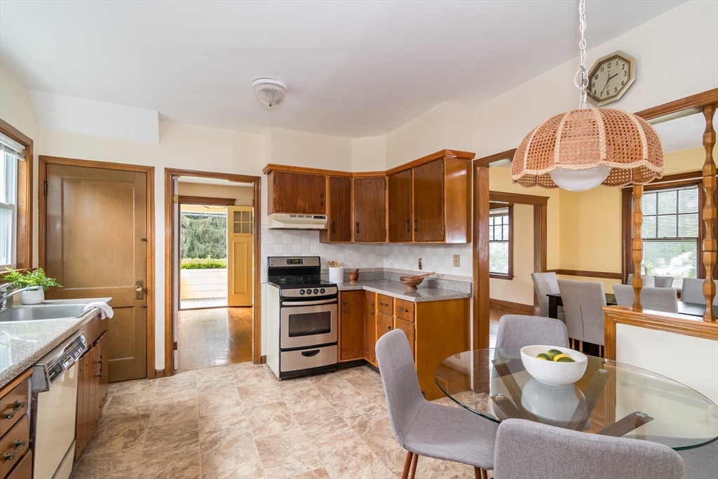 1090 Greendale Avenue Needham, MA 02492 - Photo 10 of 23